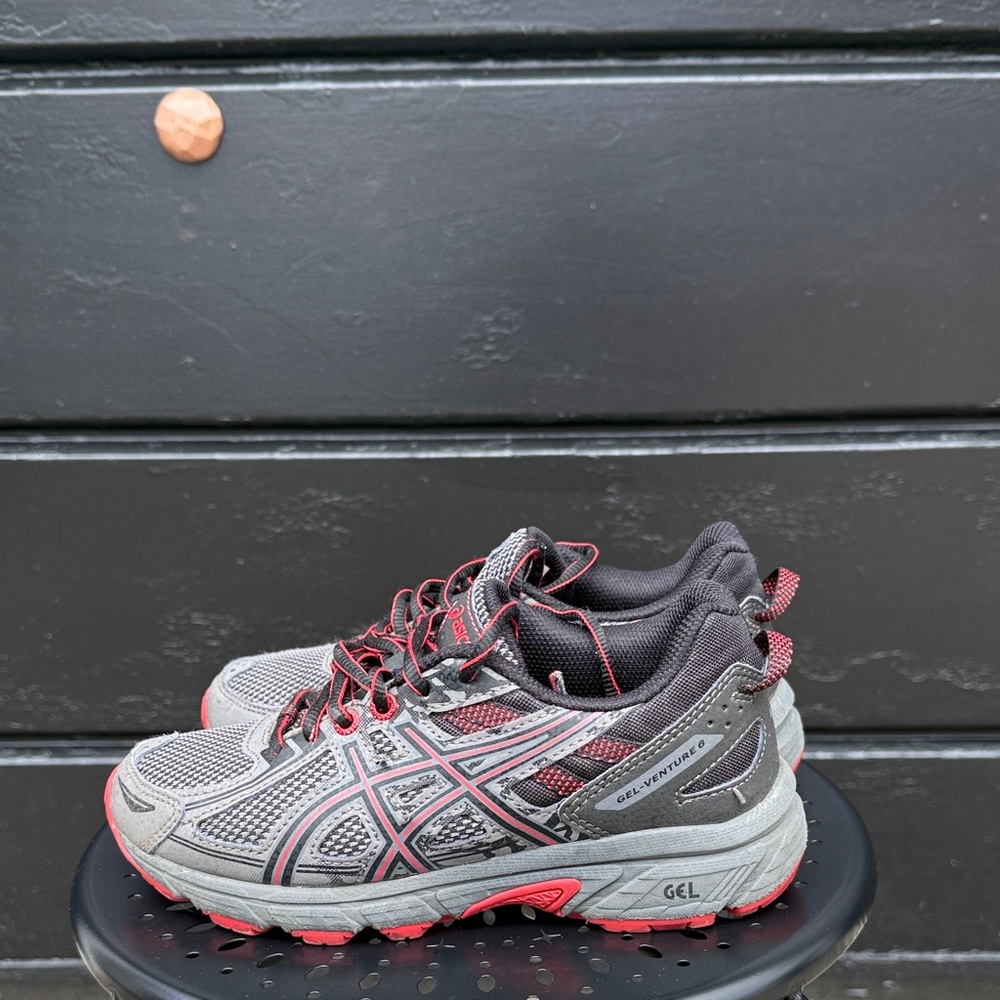 ASICS Kids Gel-Venture Sneakers in Gray and Red